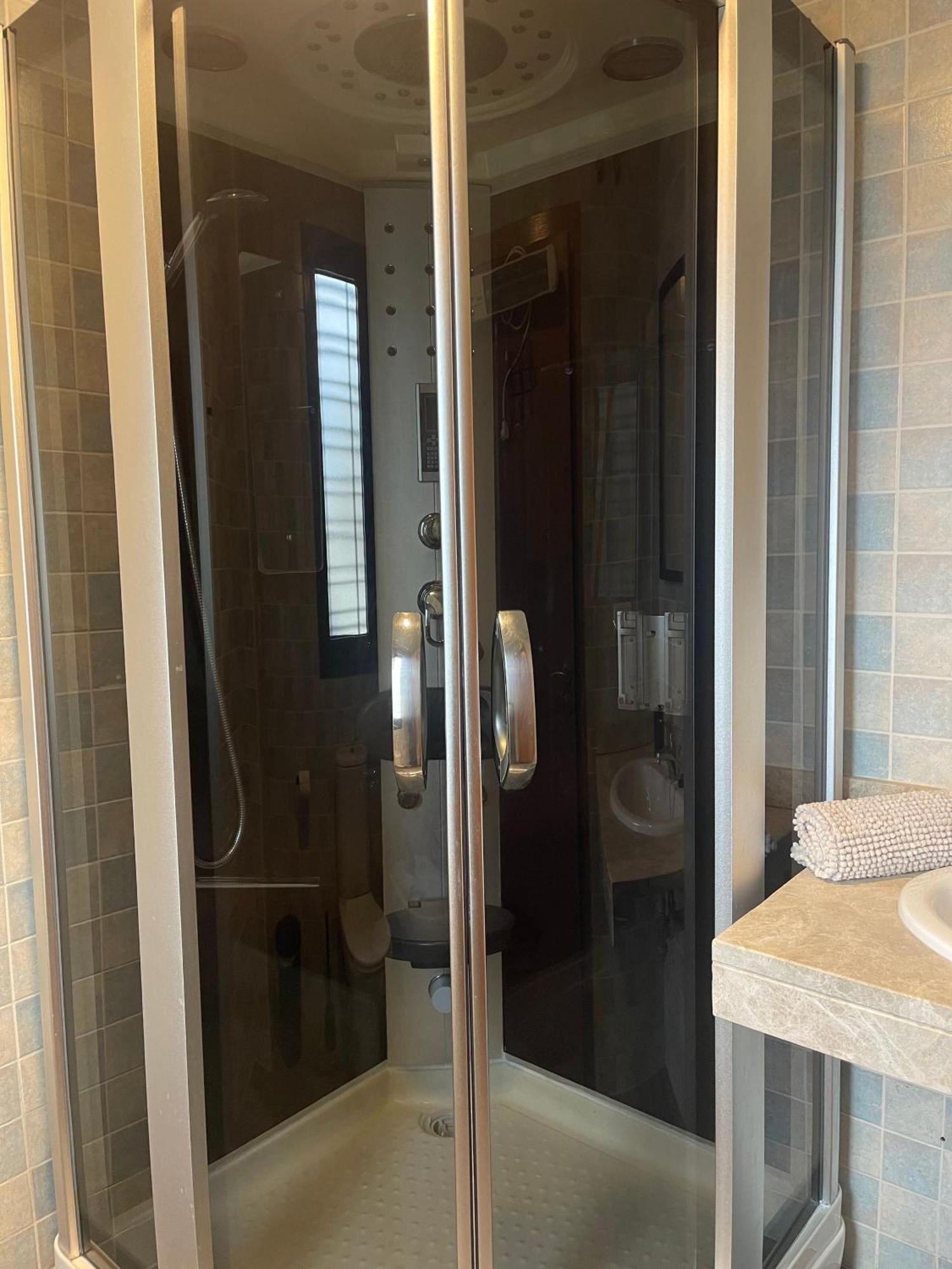 Stelarium-Suite Con Bano Privado En Casa Compartida-Uebica2 Mairena del Aljarafe Ngoại thất bức ảnh