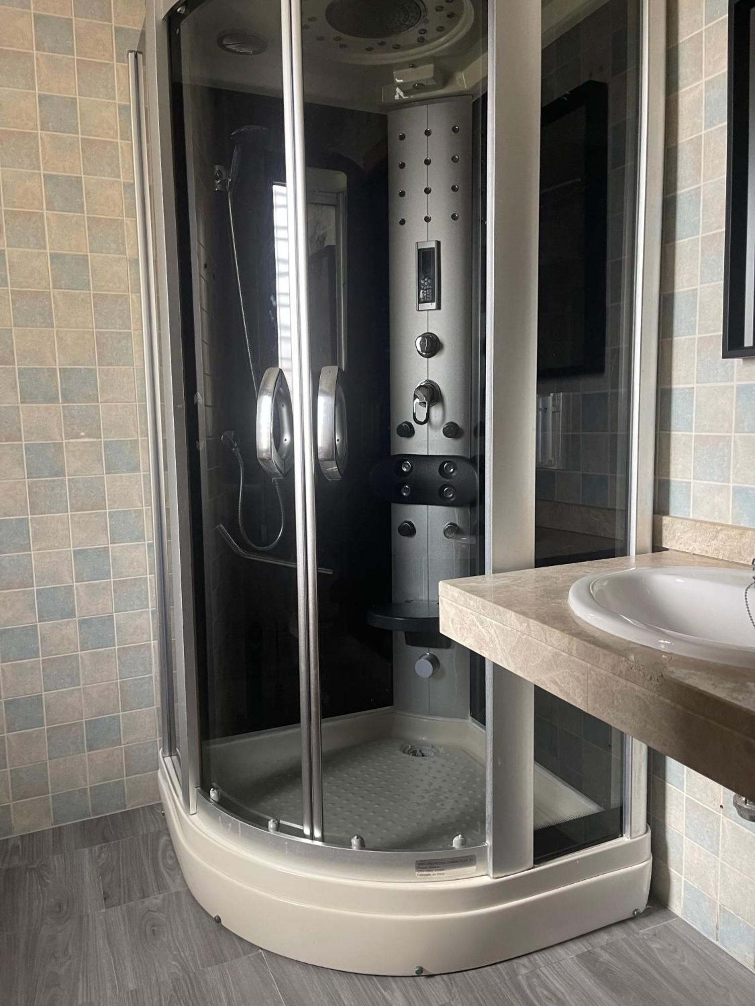Stelarium-Suite Con Bano Privado En Casa Compartida-Uebica2 Mairena del Aljarafe Ngoại thất bức ảnh