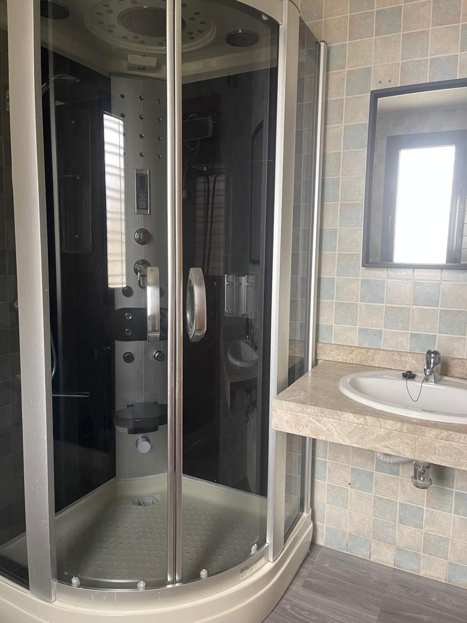 Stelarium-Suite Con Bano Privado En Casa Compartida-Uebica2 Mairena del Aljarafe Ngoại thất bức ảnh